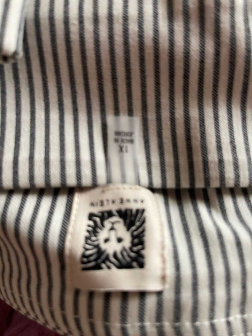 Woman’s Slim Stripe Dress Pants in White and Black MAKE AN OFFER - Picture 3 of 3